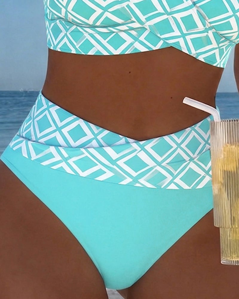 Sara - Two-Piece Bikini with Cut and Diamond Pattern Top
