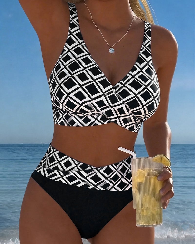 Sara - Two-Piece Bikini with Cut and Diamond Pattern Top