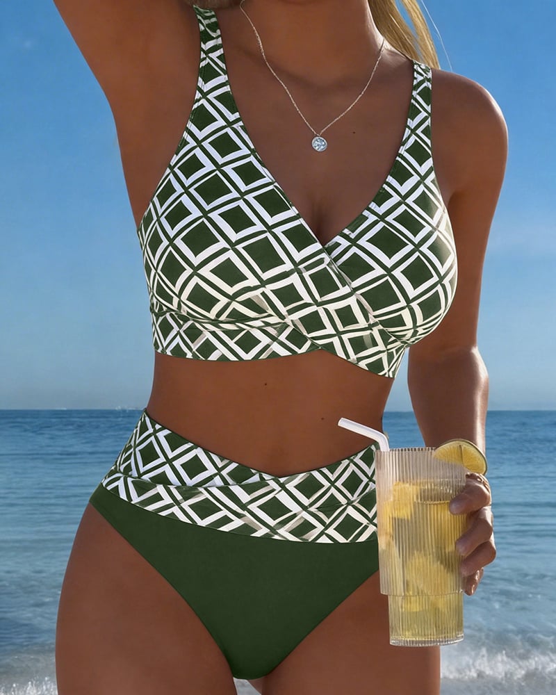 Sara - Two-Piece Bikini with Cut and Diamond Pattern Top