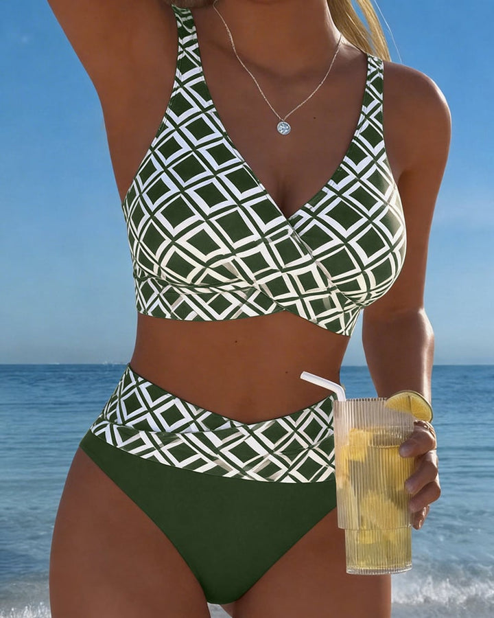 Sara - Two-Piece Bikini with Cut and Diamond Pattern Top