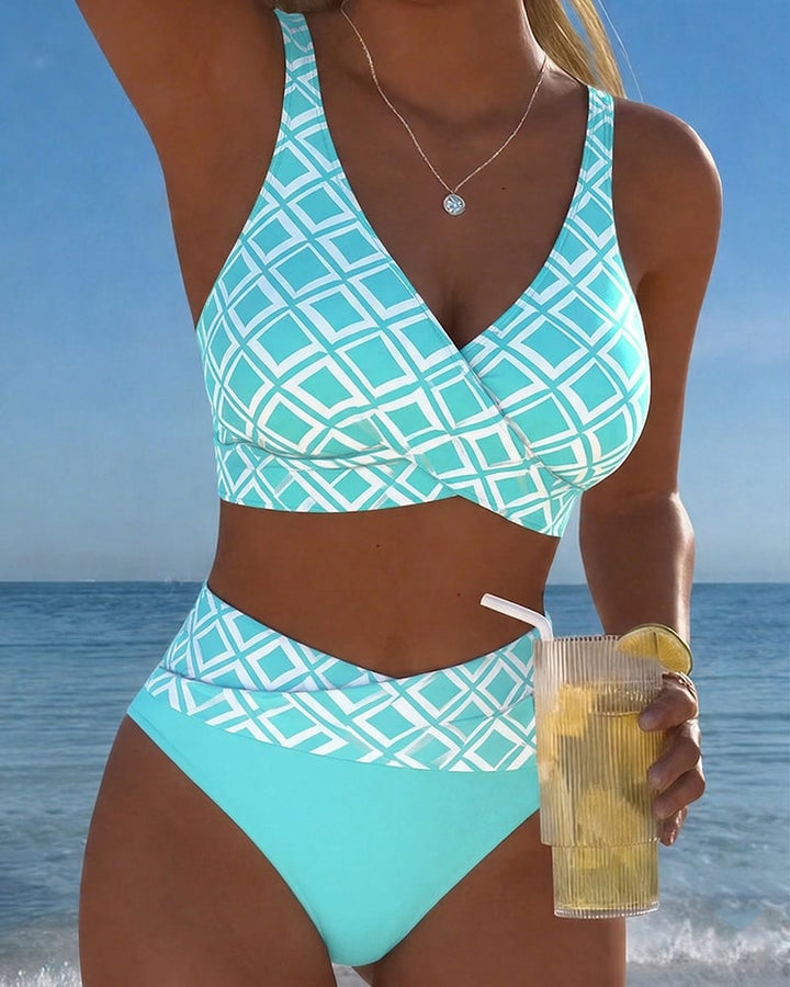 Sara - Two-Piece Bikini with Cut and Diamond Pattern Top