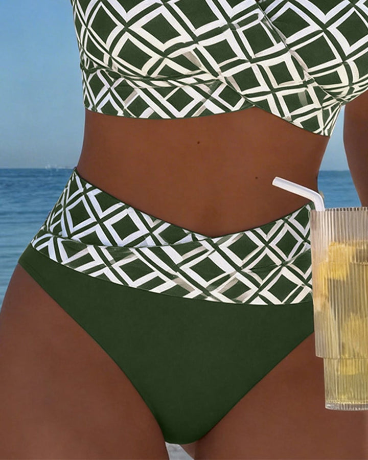 Sara - Two-Piece Bikini with Cut and Diamond Pattern Top