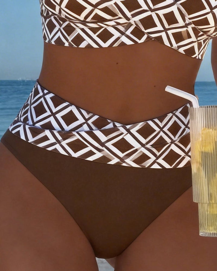 Sara - Two-Piece Bikini with Cut and Diamond Pattern Top